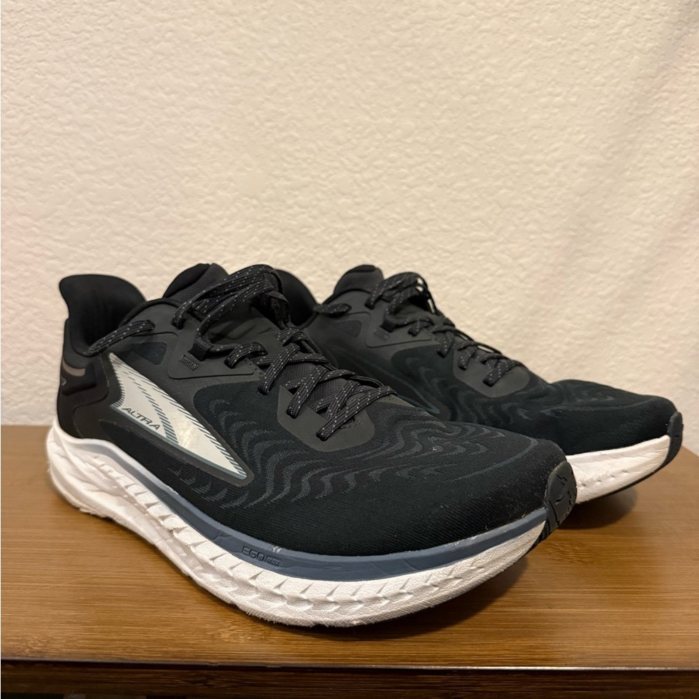 Altra Torin 7 Men’s 12.5 US Black and White Athletic Running Shoes